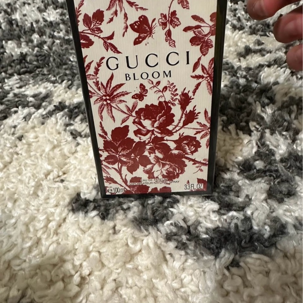Gucci Bloom Red Floral Design Perfume